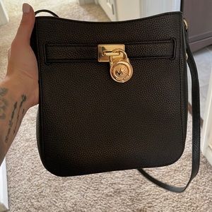 Crossbody Michael Kors purse